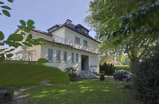 Villa kaufen in 42697 Ohligs-Aufderhöhe, Freistehende Villa als Zweifamilienhaus mit 2 Garagen und separatem Gartengebäude in Ohligs.