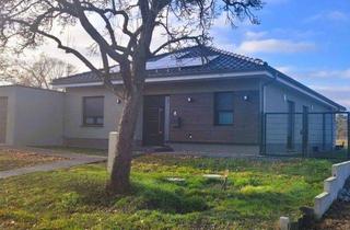 Einfamilienhaus kaufen in 03149 Wiesengrund, Ebenerdiges Wohnen im modernen Bungalow (Bj. 2022) bei Cottbus