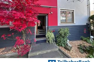 Haus kaufen in 91094 Langensendelbach, Geräumiges Zweifamilienhaus mit überdachter Terrasse, Scheune uvm.