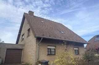 Wohnung kaufen in 47918 Tönisvorst, Charmante Dachgeschosswohnung mit Balkon, Fußbodenheizung und Vorkaufsrecht in Zweifamilienhaus