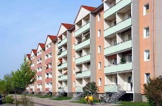 Wohnung mieten in Garbsener Straße 59, 39218 Schönebeck, Moderne 4-Raum Wohnung mit Balkon und Badewanne.