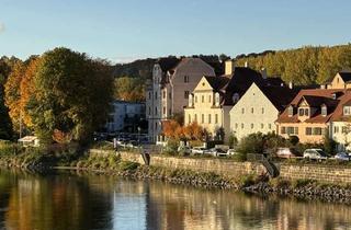 Wohnung kaufen in 93047 Innenstadt, Altbauwohnung mit Aufzug & Tageslichtbad – Wohnen an der Donaupromenade in begehrter Lage