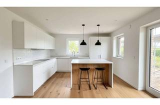 Wohnung kaufen in 24306 Plön, Barrierearmes Wohnen mit Komfort: Erdgeschoss-Wohnung mit Garten, Stellplatz & PV-Anlage