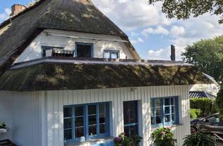 Haus kaufen in Am Leuchtturm, 24960 Glücksburg, Exklusives Architektenhaus mit Reetdach und Blick auf die Förde