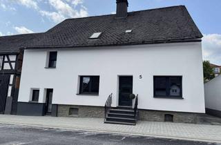 Haus kaufen in Südwall, 59964 Medebach, Saniertes Ein- bis Zweifamilienhaus in TOP Lage mit Garten in Medebach