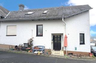 Haus kaufen in 35647 Waldsolms, Zwei Häuser, viele Möglichkeiten - Raum für Ihre Ideen!