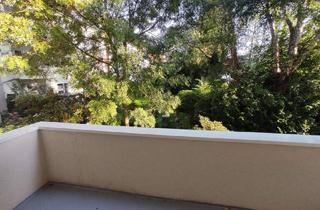 Wohnung kaufen in Hufelandstraße 34, 45147 Holsterhausen, 300 Meter Uniklinik|Grugapark|RÜ: Frisch renovierter chicer Altbau 1.OG mit Balkon - PROVISIONSFREI