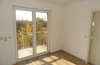 Wohnung mieten in Zum Bahnhof 67, 09669 Frankenberg, Ruhige Wohnung mit Balkon, Einbauküche und schöner Aussicht im 2. Obergeschoss!