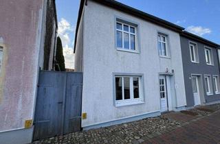 Haus kaufen in 23769 Fehmarn, Kompaktes Reihenendhaus in Burg – ideale Lage, großes Potenzial