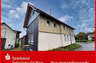 Haus kaufen in 78126 Königsfeld, Renovierungsbedürftiges Wohnhaus mit zwei Garagen und Scheune