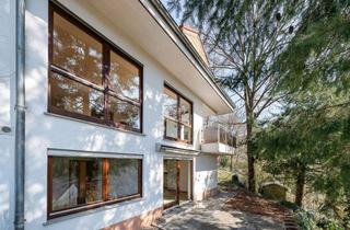 Haus kaufen in 65817 Eppstein, Schuch Immobilien - Raumwunder mit separater Einliegerwohnung in Blicklage