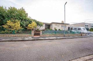 Haus kaufen in 52441 Linnich, Linnich - Bungalow mit 134?m² Wohnfläche, stilvolle Architektur und Wohlfühlkomfort auf einer Ebene