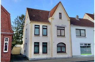 Haus kaufen in 25813 Husum, Husum - HUSUM ZENTRUM: Sanierungsbedürftiges Stadthaus mit 2 Wohnungen, Westgarten, Balkon und Garage!