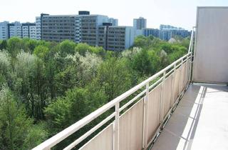 Wohnung mieten in Karl-Marx-Ring 96, 81735 München, Top-renovierte 2,5-Zi.-DG-Wohnung mit traumhaftem Alpenblick