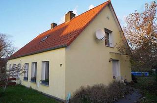 Einfamilienhaus kaufen in 24217 Fiefbergen, Charmantes Einfamilienhaus mit zwei separaten Wohnungen in ruhiger Lage