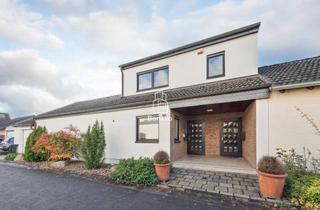 Einfamilienhaus kaufen in 53117 Buschdorf, Luxuriöses Gartenhofhaus mit zwei Wohneinheiten auf Erbpachtgrundstück in sehr ruhiger Lage