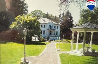 Haus kaufen in 32584 Löhne, Historisches Anwesen mit Parkanlage, Indoorpool & Kapelle in Löhne