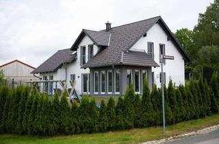 Haus kaufen in Kranewitweg, 94078 Freyung, Ferienhaus "Pusteblume" - Tolle Lage & hervorragende Auslastung mit unverbaubarem Fernblick