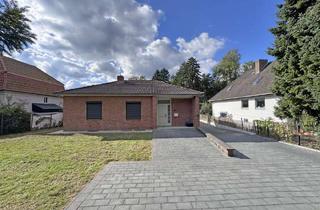 Haus kaufen in 22927 Großhansdorf, Großhansdorf : Modernisiertes, großes EFH mit 2 Wohneinheiten, Garage, Vollkeller auf traumhaften Gr