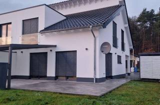 Haus mieten in Am Sonnenhang 18 A, 57614 Steimel, Attraktive Doppelhaushälfte mit vier Zimmern in Steimel, Steimel