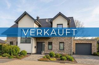 Einfamilienhaus kaufen in 26683 Saterland, Modernes Einfamilienhaus (2021) mit Garage, überdachter Terrasse und Blick ins Grüne