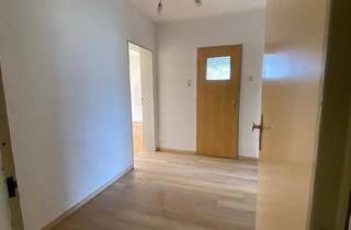 Wohnung kaufen in 66955 Pirmasens, Pirmasens - Helle 2-ZKB-Wohnung mit 2 Balkonen, 6 OG, Aufzug+Schwimmbad+Sauna