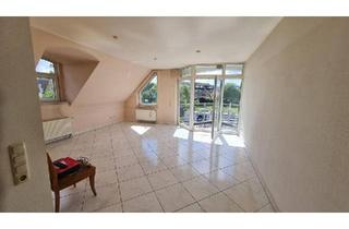 Wohnung kaufen in 37603 Holzminden, Holzminden - Charmante 4-Zimmer-Dachgeschosswohnung mit Garage