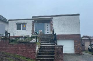 Haus kaufen in 35102 Lohra, Lohra - Haus mit Einliegerwohnung, Garten und Garage