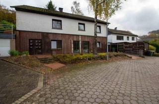 Haus kaufen in 58849 Herscheid, Herscheid - Ein- bis Zweifamilienhaus mit 6 Zimmern in Herscheid