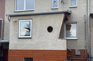 Reihenhaus kaufen in 39397 Gröningen, Gröningen - Charmantes Reihenhaus mit großem Garten und zwei Garagen