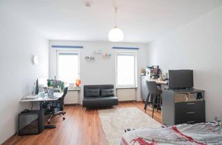 Wohnung kaufen in 70176 West, Stilvoll wohnen im Westen: Helle Altbau-3-Zimmer mit 102 m² und viel Potenzial