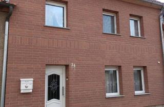 Haus kaufen in Hinterstraße 34, 39397 Gröningen, Charmantes Wohnhaus mit Garage — kompaktes Eigentum in Gröningen