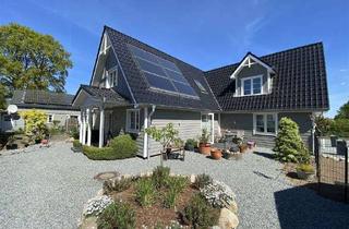 Haus kaufen in 24235 Wendtorf, Provisionsfrei! Renditestarkes Zweifamilienhaus mit zwei weiteren Wohnungen fußläufig zum Strand!