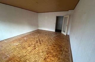 Wohnung kaufen in 83301 Traunreut, Helle 3-Zimmer-Wohnung mit Loggia und Stellplatz – besenrein, ruhig gelegen in Traunreut