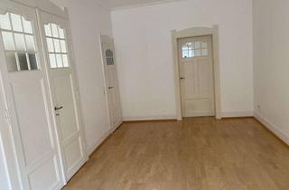 Wohnung kaufen in 60385 Bornheim, Schöne 3-Zimmer Altbauwohnung mit 2 Balkonen in Top Lage in Bornheim