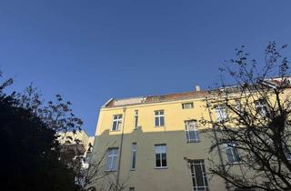 Wohnung kaufen in Kurfürstenstraße 34, 12105 Mariendorf, Helle Dachgeschosswohnung mit Sonnenbalkon in ruhiger Lage