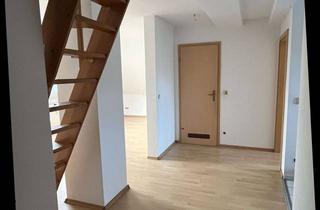 Wohnung kaufen in 46045 Altstadt-Mitte, Zentral und gepflegt! Offen gestaltete 2,5 Raum ETW mit EBK + ausgebautem Spitzboden.