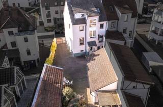 Haus kaufen in 63179 Obertshausen, ZUSAMMEN LEBEN, GETRENNT WOHNEN – Vielseitiges Ein-bis Zweifamilienhaus mit Anbau, Garage & Innenhof