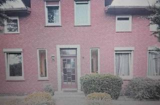 Haus kaufen in 23689 Pansdorf, Geräumiges 9-Zimmer-Haus mit Garage in Techau