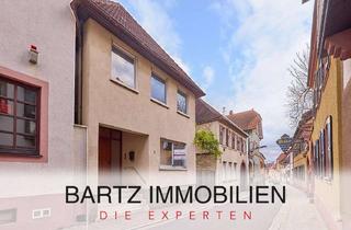 Haus kaufen in 67487 Maikammer, Ehemaliger Winzerhof mit zwei Wohngebäuden, großer Scheune, Garten und Gewölbekeller