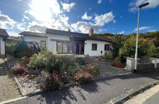 Einfamilienhaus kaufen in 35619 Braunfels, Großzügiges Einfamilienhaus mit zwei Doppelgaragen und einem großen Garten mit Obstbäumen