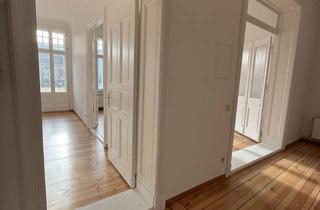 Wohnung kaufen in 10245 Friedrichshain, lichtdurchflutete Altbau Rarität direkt an der Spree