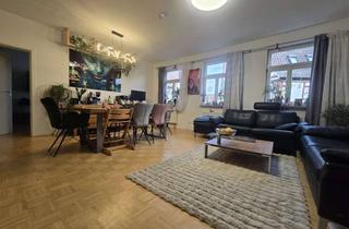 Wohnung kaufen in 71229 Leonberg, Stilvolle 4-Zimmer-Altbauwohnung in historischem Gebäude