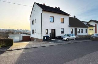 Haus kaufen in 66346 Püttlingen, Zweifamilienhaus mit Garten, Balkonen & Garage in Püttlingen-Köllerbach - vermietet