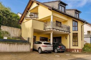 Haus kaufen in 63607 Wächtersbach, Wächtersbach - Gehobenes Zwei- bis Dreifamilienhaus mit 4 Stellplätzen & Doppelgarage im Neubaugebiet