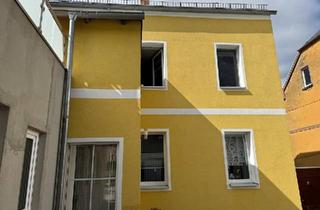 Haus kaufen in 07937 Zeulenroda-Triebes, Zeulenroda-Triebes - Reihenendhaus Immobilie Wohngebäude mit Garten