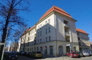 Wohnung kaufen in 13086 Weißensee, VERMIETETE EIGENTUMSWOHNUNG / SANIERTER STUCKALTBAU / TOP-LAGE WEIßENSEE