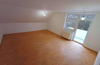 Wohnung mieten in Rennerweg 37a, 96450 Creidlitz, Charmante 3-Zimmer Dachgeschosswohnung in Coburg-Creidlitz
