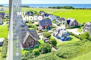 Haus kaufen in 18556 Dranske, Reetdachhaus mit Wasserblick & Sauna // Strandnah auf Rügen // 2 Terrassen // Unverbaute Sicht, Ruhe