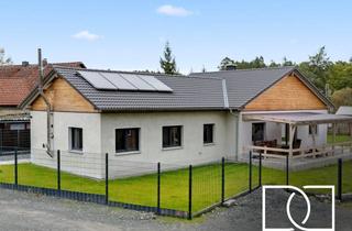 Haus kaufen in 95359 Kasendorf, Barrierefreier Neubau! Exklusiver Bungalow mit großem Garten, überdachter Terrasse und Lagerhalle